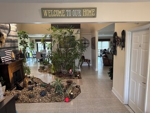 Lobby - 4-bedroom house in delightful Cooper City with Indoor Atrium, Fitness room, Pool (Cooper City)
