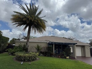Exterior - 4-bedroom house in delightful Cooper City with Indoor Atrium, Fitness room, Pool (Cooper City)