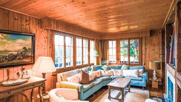 Télévision, cheminée