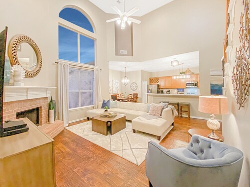 Large 4 Bed/3 Bath House Near All, The Colony - Frisco, Pool, Hot Tub Sleep 1-12