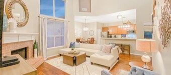 Large 4 Bed/3 Bath House Near All, The Colony - Frisco, Pool, Hot Tub Sleep 1-12