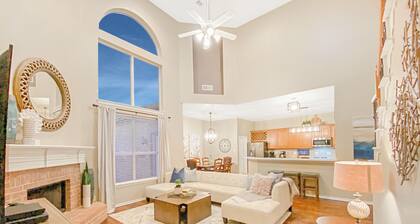 Large 4 Bed/3 Bath House Near All, The Colony - Frisco, Pool, Hot Tub Sleep 1-12