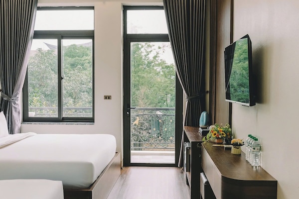Deluxe Quadruple Room, Non Smoking, Balcony | Desk, laptop workspace, blackout drapes, soundproofing