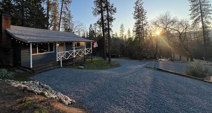 Yosemite Sky Getaway - Newly Remodeled, 2 King Beds, EV Charger, RV/Boat Parking