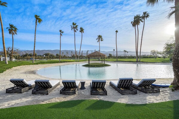 Villa (Multiple Bedrooms) | Intérieur