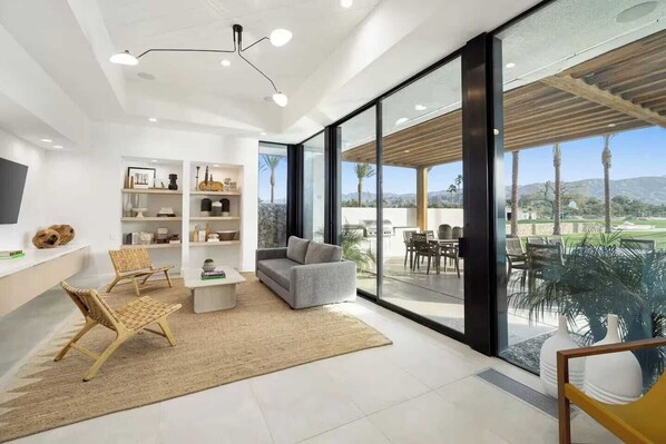 Interior - The Bravo Beach Club Tennis, Beach, Basketball, Golf Ultra-luxe Compound by Avantstay (Indio)