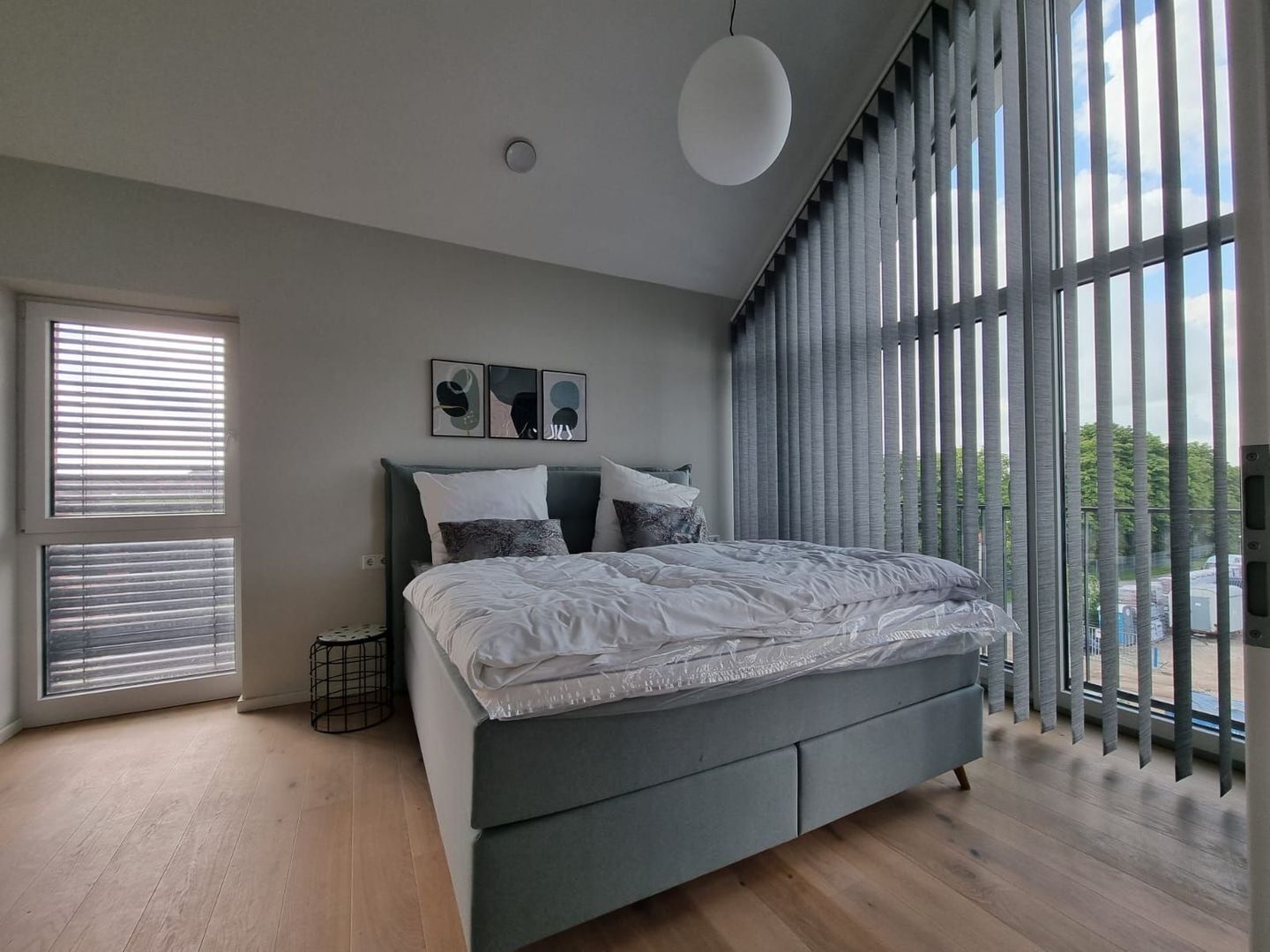 2 bedrooms, iron/ironing board, WiFi