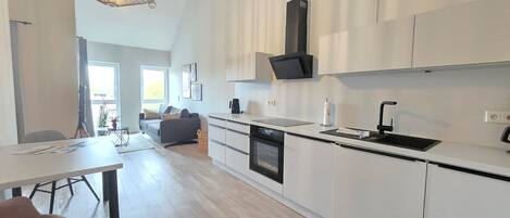 Kühlschrank, Ofen, Herdplatte, Geschirrspüler