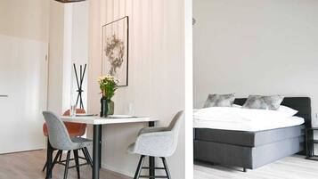 2 bedrooms, iron/ironing board, WiFi