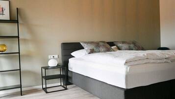 2 Schlafzimmer, Schreibtisch, Bügeleisen/Bügelbrett, WLAN