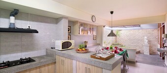 Emeline House Cozy Retreat Just Minutes from Everything!