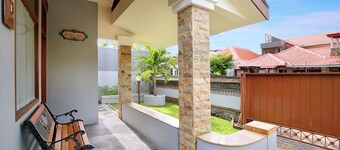 Emeline House Cozy Retreat Just Minutes from Everything!