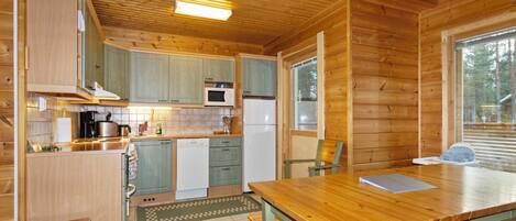 Refrigerador, microondas, lavavajillas, utensilios de cocina