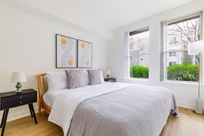 2 bedrooms, iron/ironing board, WiFi, bed sheets - Blueground | NW Bellevue, gym & bbq, nr park (Seattle)