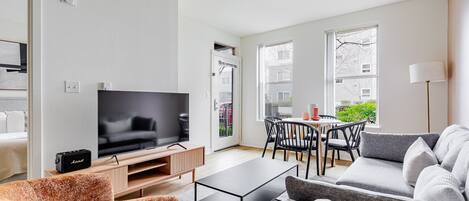 Fernseher, Stereoanlage