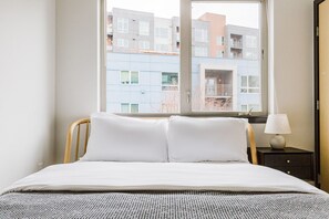2 chambres, fer et planche à repasser, Wi-Fi, draps fournis