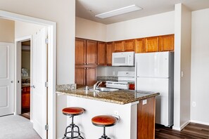 Kühlschrank, Mikrowelle, Ofen, Geschirrspüler