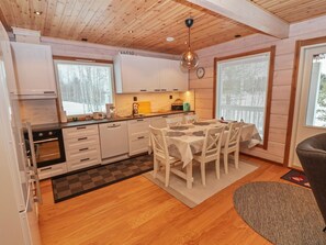 Fridge, microwave, dishwasher, cookware/dishes/utensils