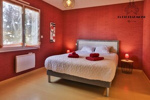 3 bedrooms, iron/ironing board, free WiFi, bed sheets