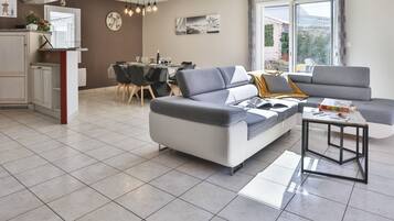 Televisie en een open haard