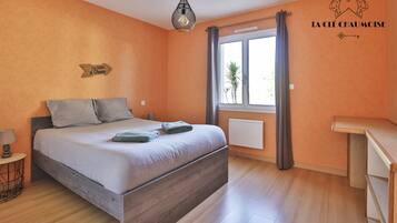 3 bedrooms, iron/ironing board, free WiFi, bed sheets