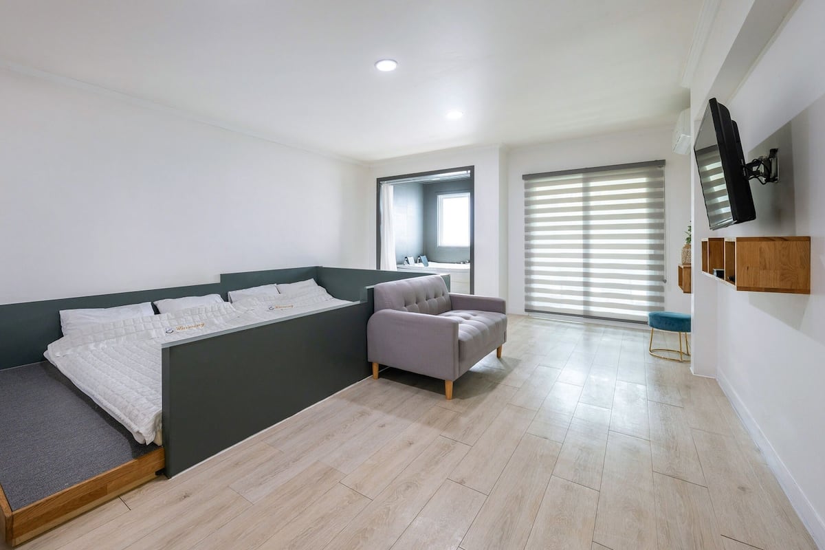 Basic Room, 1 Bedroom (B, Room 203 (Spa/Private BBQ)) | 1 bedroom, free WiFi