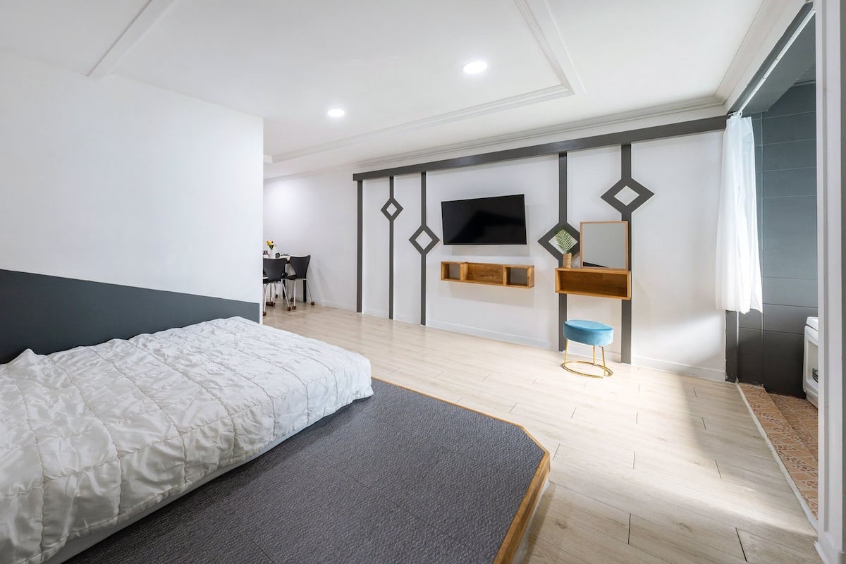 Basic Room, 1 Bedroom (B, Room 101 (Spa/Private BBQ)) | 1 bedroom, free WiFi