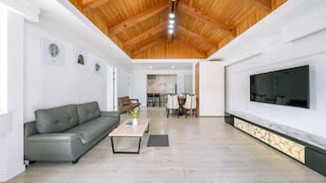 Eenvoudige kamer, 2 slaapkamers (B, Room 204 (Spa/Private BBQ)) | 1 slaapkamer, gratis wifi