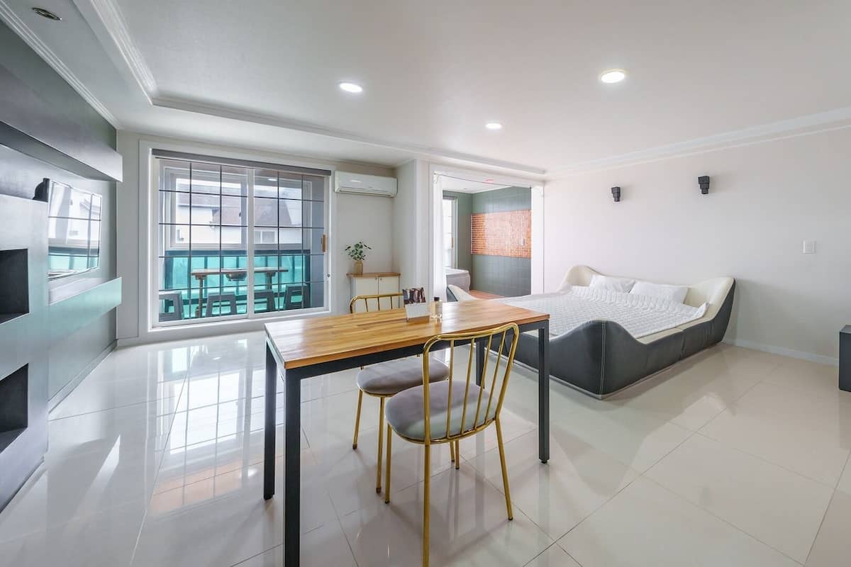 Kamar Basic, 1 kamar tidur (A,Stay6 (Spa/Private BBQ)) | 1 kamar tidur dan Wi-Fi gratis