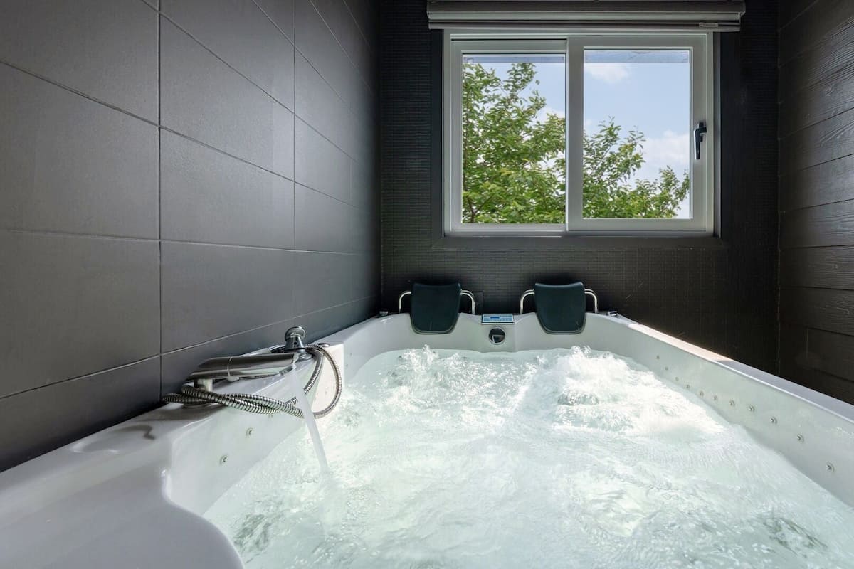 Basic Room, 1 Bedroom (B, Room 202 (Spa/Private BBQ)) | 1 bedroom, free WiFi