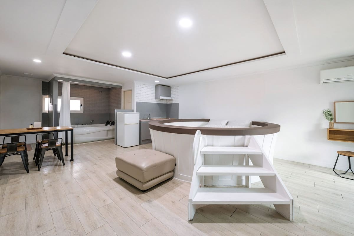 Basic Room, 1 Bedroom (B, Room 104 (Spa/Private BBQ)) | 1 bedroom, free WiFi