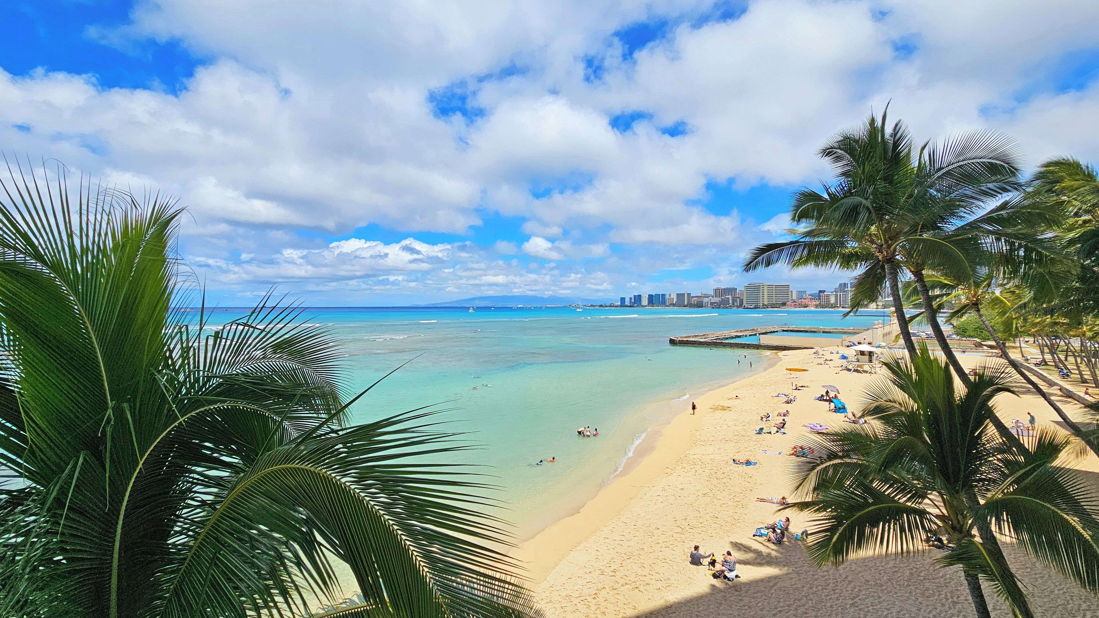 Plage, chaises longues, serviettes de plage