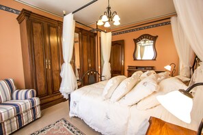 4 bedrooms, iron/ironing board, free WiFi