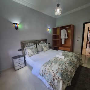 5 Schlafzimmer, Bügeleisen/Bügelbrett, WLAN, Bettwäsche