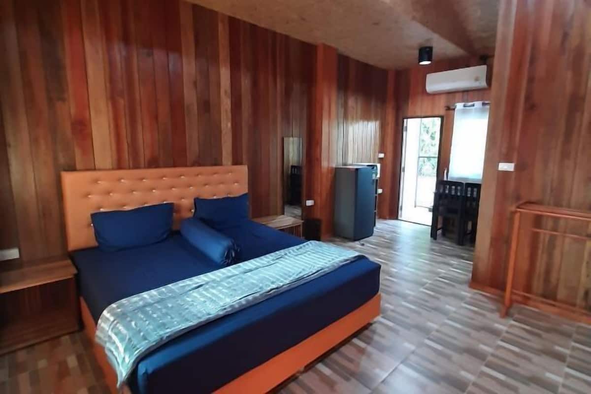 Soundproofing, free WiFi