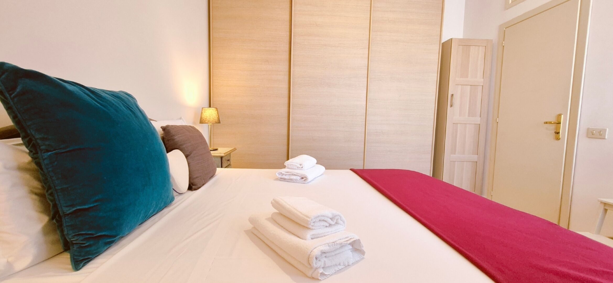 2 chambres, coffres-forts dans les chambres, bureau