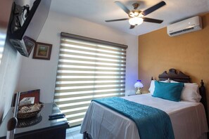 4 bedrooms, iron/ironing board, WiFi, bed sheets