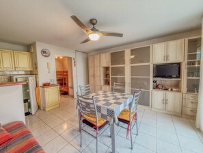 Dining - Studio cabine 4 personnes,copropriété avec  Piscine (LE LAVANDOU)