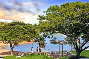 Property grounds - Zen Sunset Sanctuary: Balcony Dining - Bayview (Darwin City)