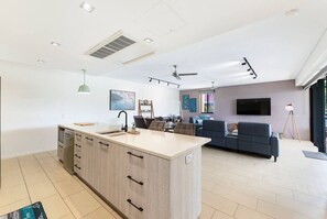 Interior - Zen Sunset Sanctuary: Balcony Dining - Bayview (Darwin City)