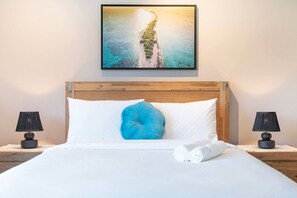 3 bedrooms, desk, iron/ironing board, WiFi - Zen Sunset Sanctuary: Balcony Dining - Bayview (Darwin City)