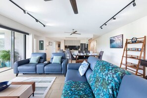 TV - Zen Sunset Sanctuary: Balcony Dining - Bayview (Darwin City)