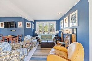 Smart TV, books - Charming 4 bedroom fully equipped house. (West Kennebunk)