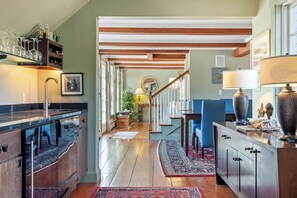 Réfrigérateur, micro-ondes, four, lave-vaisselle