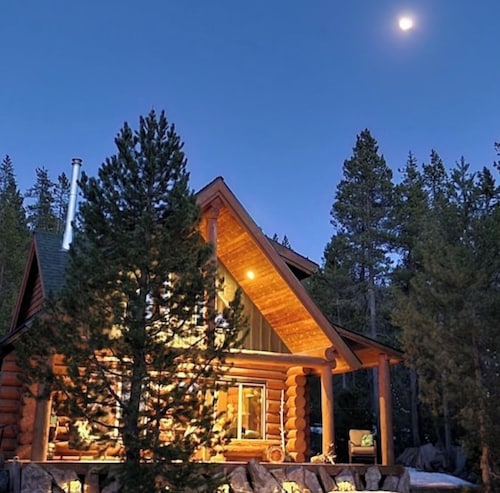 Gorgeous Log Cabin with Hot Tub & Theater near Snowmobile & SXS Trails & Lakes!