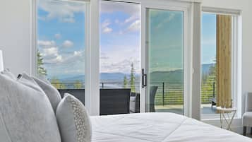 4 bedrooms, iron/ironing board, travel cot, WiFi