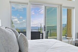 4 habitaciones, tabla de planchar con plancha, cuna de viaje y wifi 