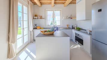 Refrigerador, microondas, horno y lavavajillas