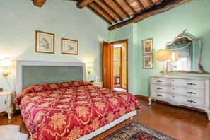 2 عدّة غرف نوم ومكواة/لوح كي وواي فاي وملاءات أسرّة