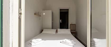 2 habitaciones, tabla de planchar con plancha, wifi y ropa de cama